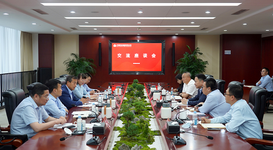 余红辉与中国农业银行北京市分行党委书记、行长胡新智座谈